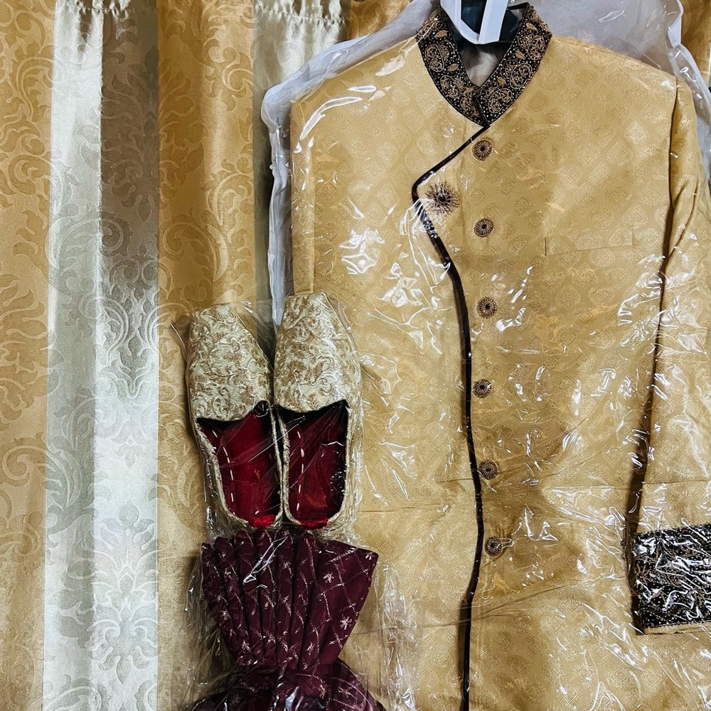 Mens Never been worn Pakistani Sherwani. With matching shoes and Khula.